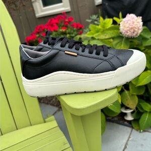 Black & White Dr Scholl’s 6.5